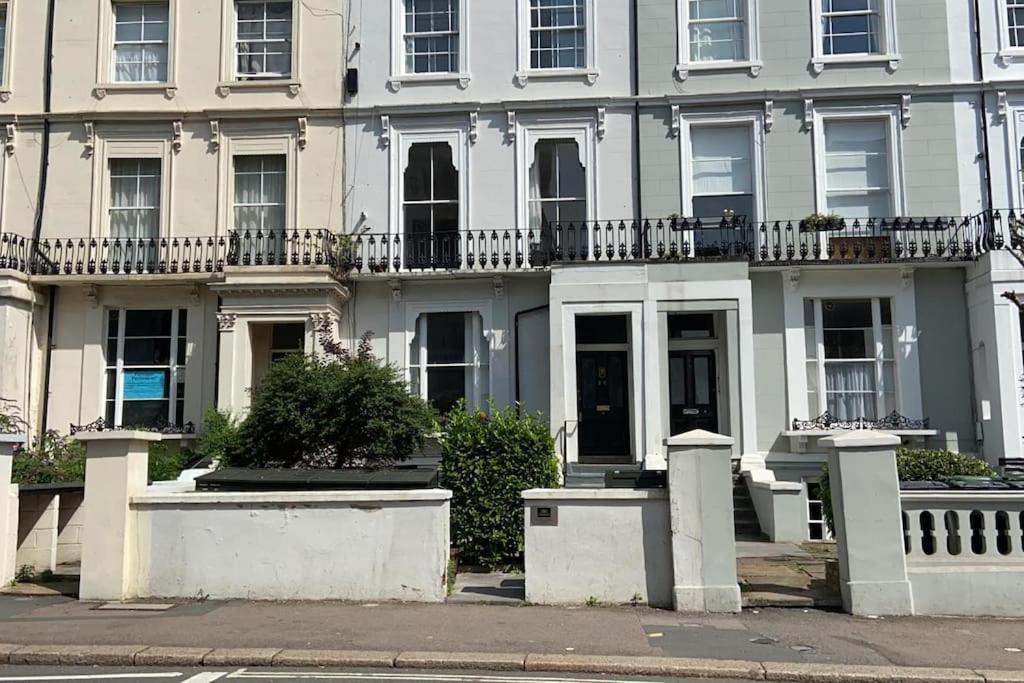 Gorgeous 2 Bedroom Flat In Charming Swiss Cottage London Exterior foto